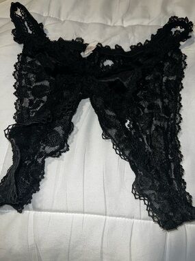 Black Lace Women's Lingerie - Elegant Sheer lace crotchless panties large